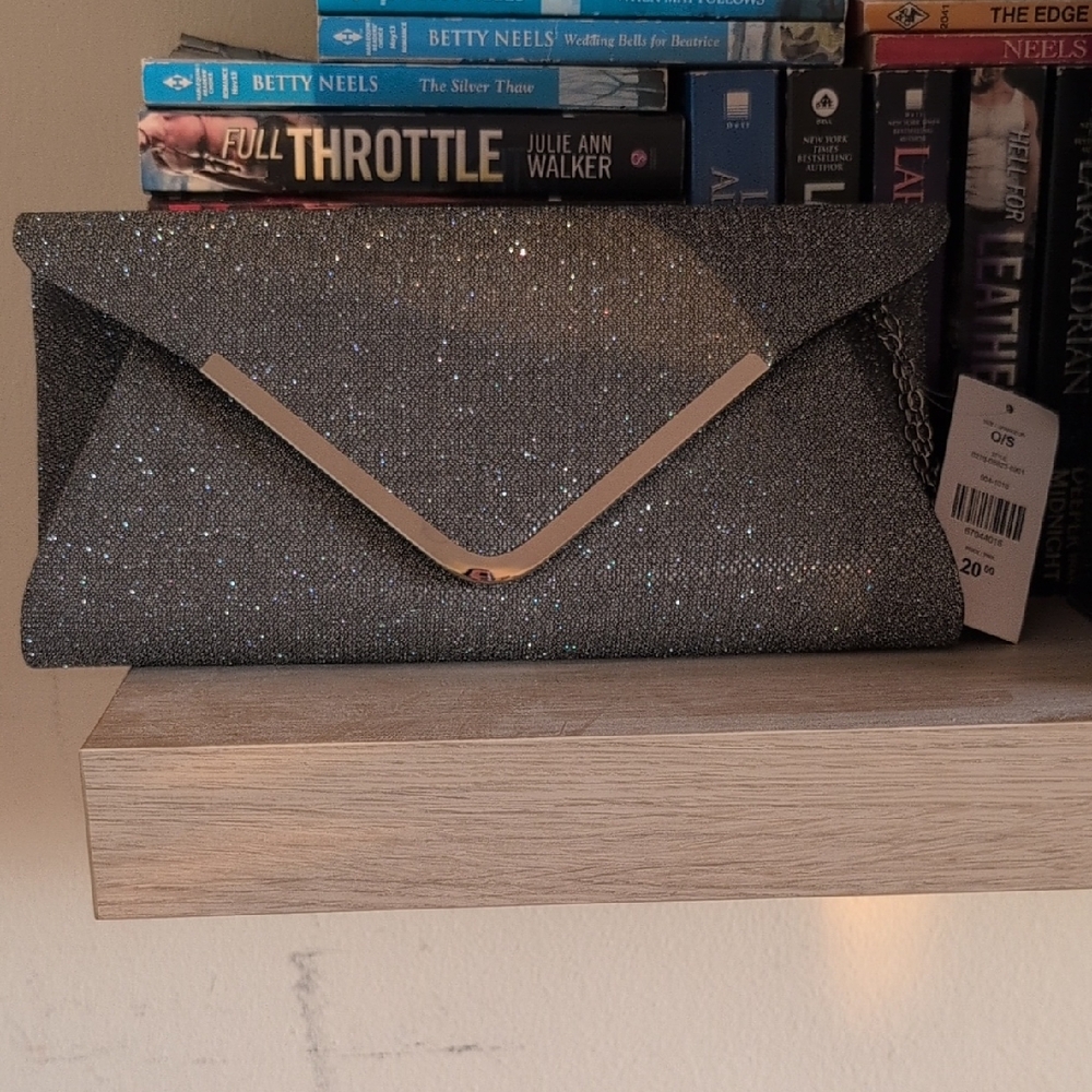 Suzy Shier Glittery Gray Clutch
